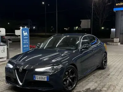 Usata Alfa Romeo Giulia Super 150 CV (110 kW) 2016 Grigio Berlina