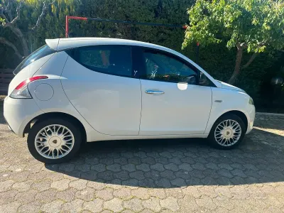 Usata Lancia Ypsilon 69 CV (50 kW) 2015 Utilitaria