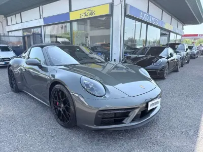Usata Porsche 911 480 CV (353 kW) 2023 Verde Cabrio