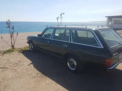 Usata Mercedes 240 71 CV (52 kW) 1983 Verde Station wagon