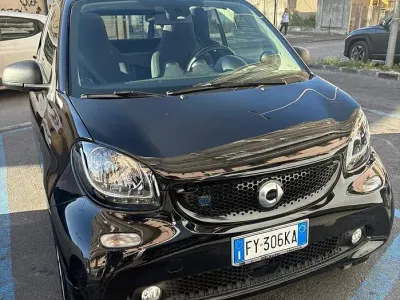 Usata Smart ForTwo Electric Drive 41 kW (56 CV) 2019 Nero Cabrio
