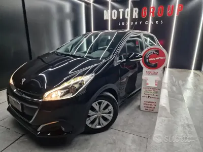 Usata Peugeot 208 Active 75 CV (55 kW) 2016 Nero Utilitaria