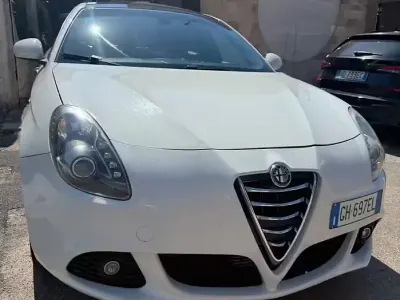 Usata Alfa Romeo Giulietta Exclusive 170 CV (125 kW) 2012 Bianco Utilitaria