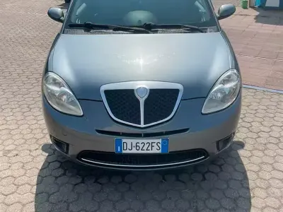 Usata Lancia Ypsilon 75 CV (55 kW) 2007 Bluazzurro Utilitaria