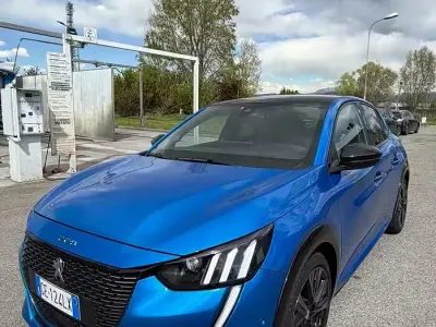 Käytetty Peugeot 208 GT 131 HP (96 kW) 2021 Sininen Viistoperä
