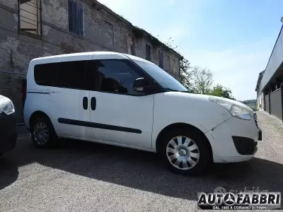 Usata Opel Combo 94 CV (69 kW) 2013 Bianco Monovolume