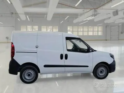 Usata Fiat Doblò 120 CV (88 kW) 2021 Bianco Monovolume