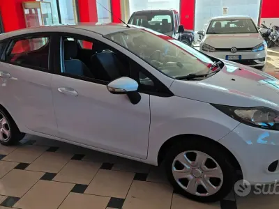 Usata Ford Fiesta Titanium 68 CV (50 kW) 2009 Bianco Berlina