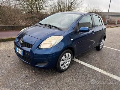 Usata Toyota Yaris Sol 69 CV (50 kW) 2010 Blu Utilitaria