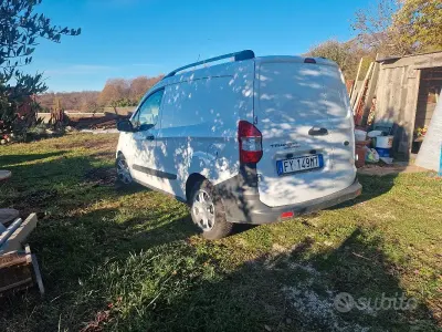 Usata Ford Courier 101 CV (74 kW) 2019 Bianco Monovolume