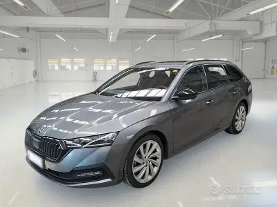 Usata Skoda Octavia Executive 149 CV (109 kW) 2021 Grigio Station wagon