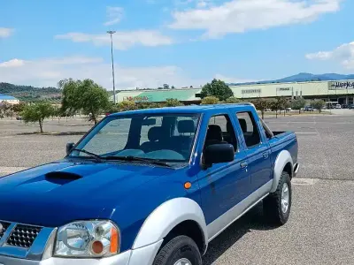 Usata Nissan Navara 133 CV (97 kW) 2003 Bluazzurro Pick-up