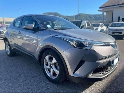 Usata Toyota C-HR Active 97 CV (71 kW) 2018 Argento SUV