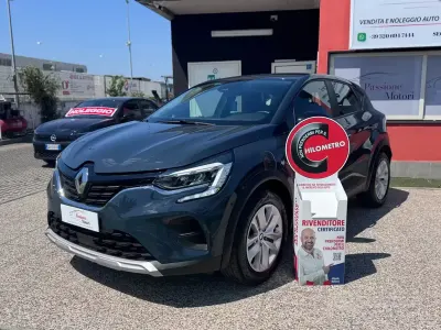 Usata Renault Captur Equilibre 101 CV (74 kW) 2023 Grigio SUV
