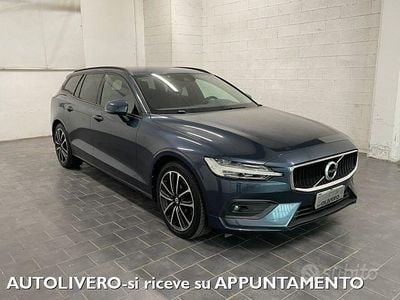 Usata Volvo V60 Momentum 150 CV (110 kW) 2019 Blu Station wagon