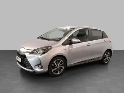 Usata Toyota Yaris Hybrid Active 101 CV (74 kW) 2019 Argento metallizzato Berlina
