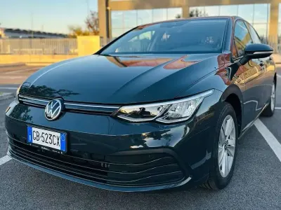 Usata VW Golf VIII Life 150 CV (110 kW) 2020 Grigio Berlina