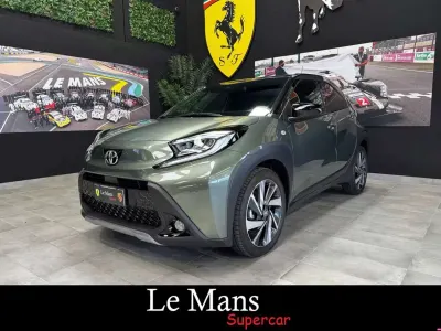 Usata Toyota Aygo X Lounge 72 CV (52 kW) 2024 Terragon and black metallic SUV