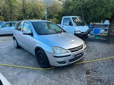 Usado Opel Corsa Enjoy 75 HP (55 kW) 2003 Cinzento Citadino