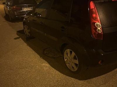 Usata Ford Fiesta 73 CV (53 kW) 2006 Nero Utilitaria