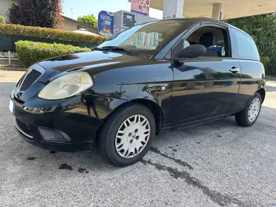 Usata Lancia Ypsilon 60 CV (44 kW) 2009 Nero Utilitaria