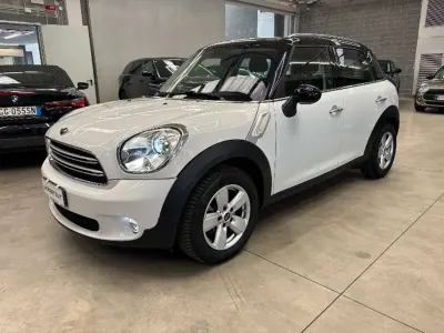 Usata Mini Cooper D Countryman Business 111 CV (81 kW) 2016 Bianco SUV