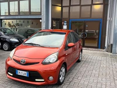 Usata Toyota Aygo 68 CV (50 kW) 2012 Arancione Utilitaria