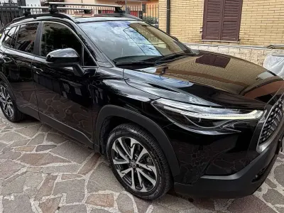 Usata Toyota Corolla Cross Lounge 152 CV (111 kW) 2022 Nero SUV