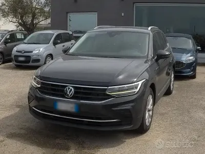Usata VW Tiguan Life 122 CV (89 kW) 2021 Grigio SUV