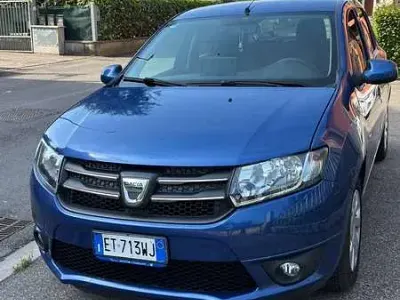 Usata Dacia Sandero Lauréate 75 CV (55 kW) 2014 Blu/azzurro Berlina