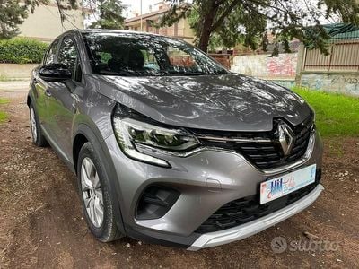 Usata Renault Captur Business 115 CV (84 kW) 2021 Grigio SUV