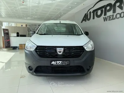 Gebraucht Dacia Dokker 102 PS (75 kW) 2018 Weiß Van / Kleinbus