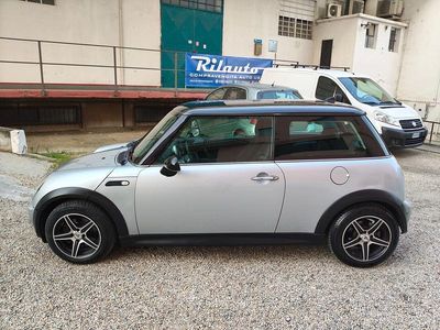 Usata Mini ONE 75 CV (55 kW) 2004 Gray Utilitaria