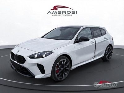 Nuova BMW 118 M Sport 150 CV (110 kW) 2025 Alpin white pastello Utilitaria