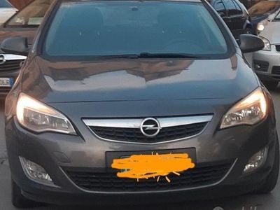 Usata Opel Astra 110 CV (80 kW) 2012 Berlina
