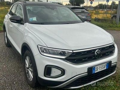 Usata VW T-Roc Life 110 CV (80 kW) 2023 Bianco SUV