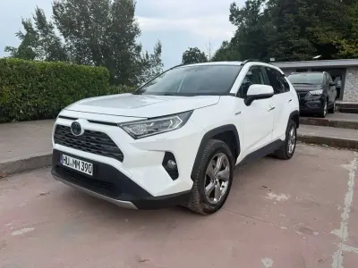 Usata Toyota RAV4 Hybrid Lounge 178 CV (130 kW) 2020 Bianco SUV