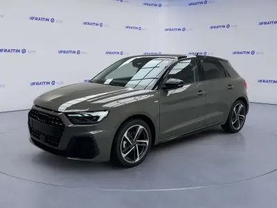 Nuova Audi A1 Ambiente 116 CV (85 kW) 2026 Grigio chronos con tetto nero SUV