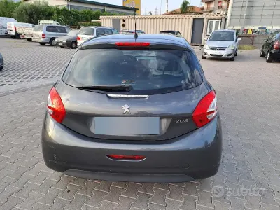 Usata Peugeot 208 Active 68 CV (50 kW) 2013 Grigio Utilitaria