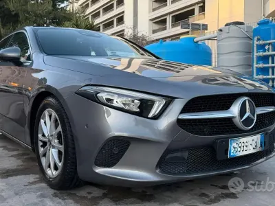 Usata Mercedes A180 116 CV (85 kW) 2020 Grigio Berlina