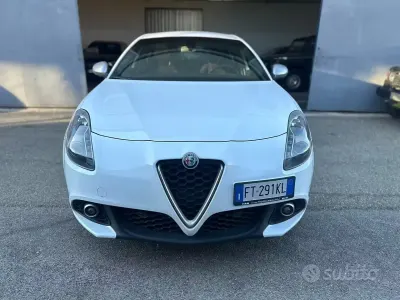 Usata Alfa Romeo Giulietta Distinctive 120 CV (88 kW) 2018 Bianco Utilitaria