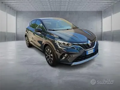 Usata Renault Captur Techno 94 CV (69 kW) 2023 Grigio SUV