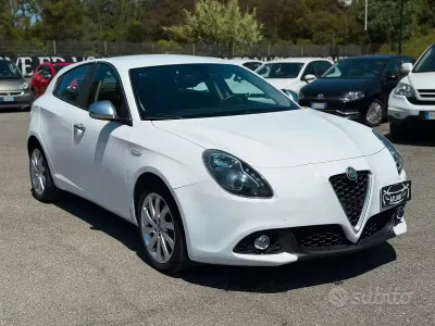 Usata Alfa Romeo Giulietta Super 120 CV (88 kW) 2016 Bianco Utilitaria