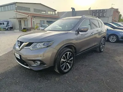 Usata Nissan X-Trail Tekna 131 CV (96 kW) 2016 Grigio SUV