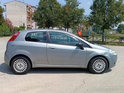 Usata Fiat Grande Punto 75 CV (55 kW) 2006 Argento Utilitaria
