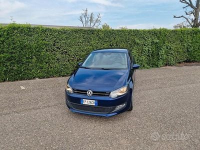 Usata VW Polo Comfortline 70 CV (51 kW) 2013 Blu Utilitaria