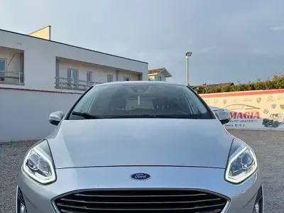 Usata Ford Fiesta Titanium 85 CV (62 kW) 2017 Grigio Utilitaria