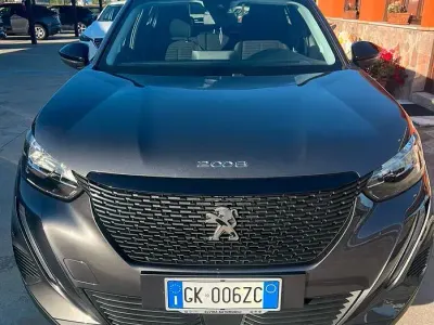 Usata Peugeot 2008 S 101 CV (74 kW) 2022 Grigio SUV