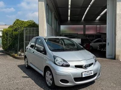 Second-hand Toyota Aygo 68 CP (50 kW) 2010 Gri Hatchback
