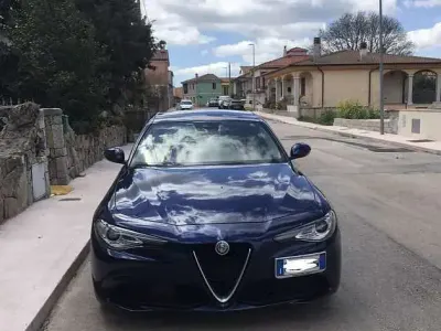 Usata Alfa Romeo Giulia 150 CV (110 kW) 2017 Blu/azzurro Berlina